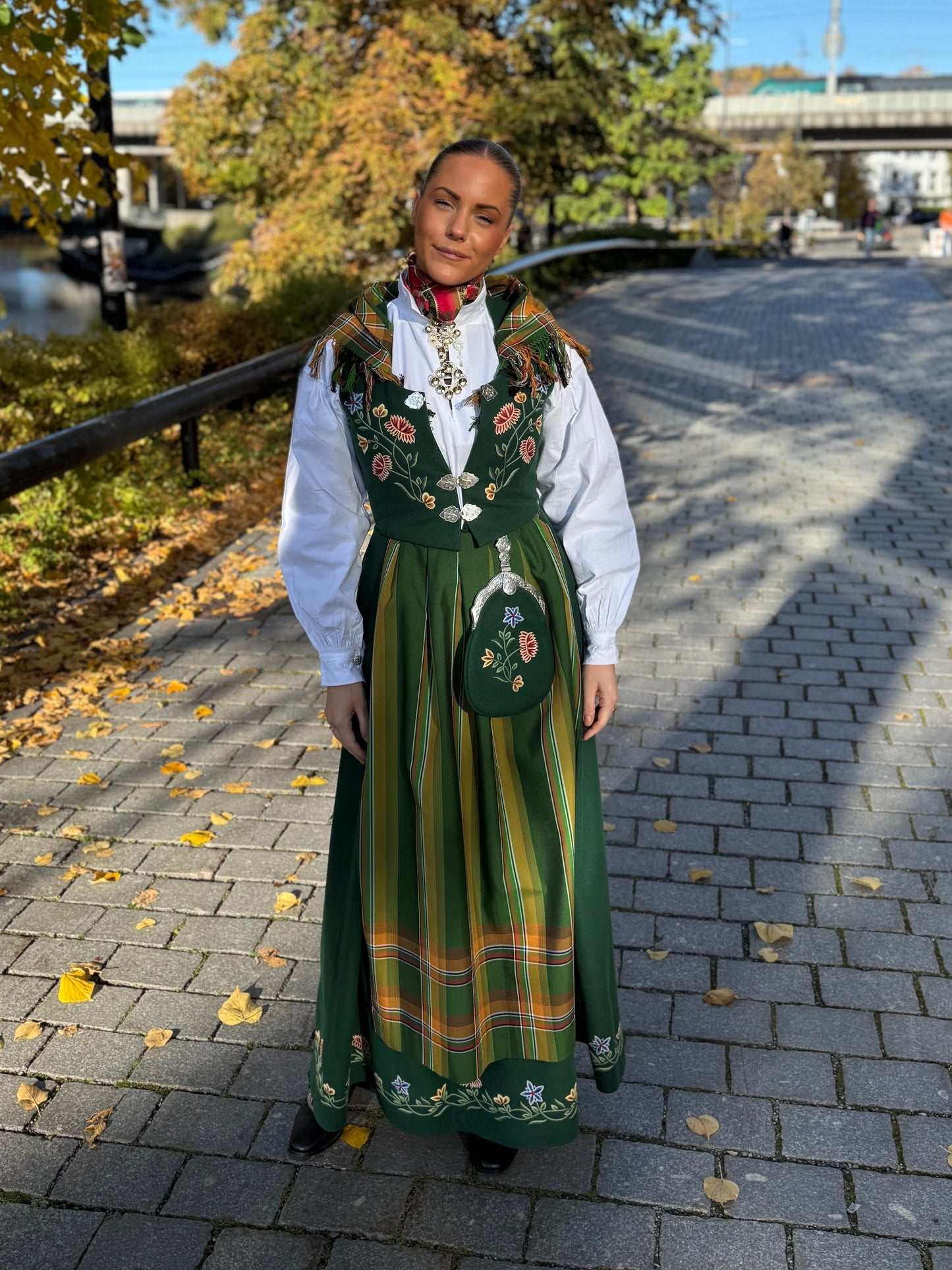 Nordlandsbunad grønn