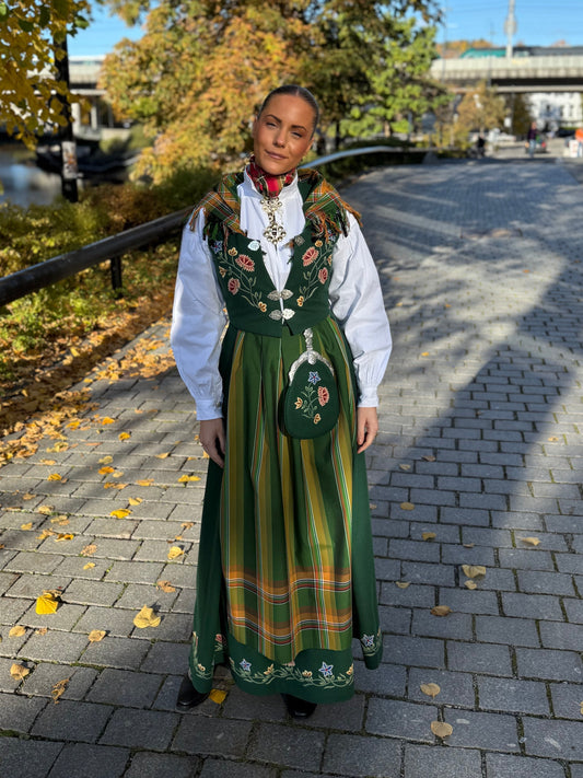 Nordlandsbunad grønn