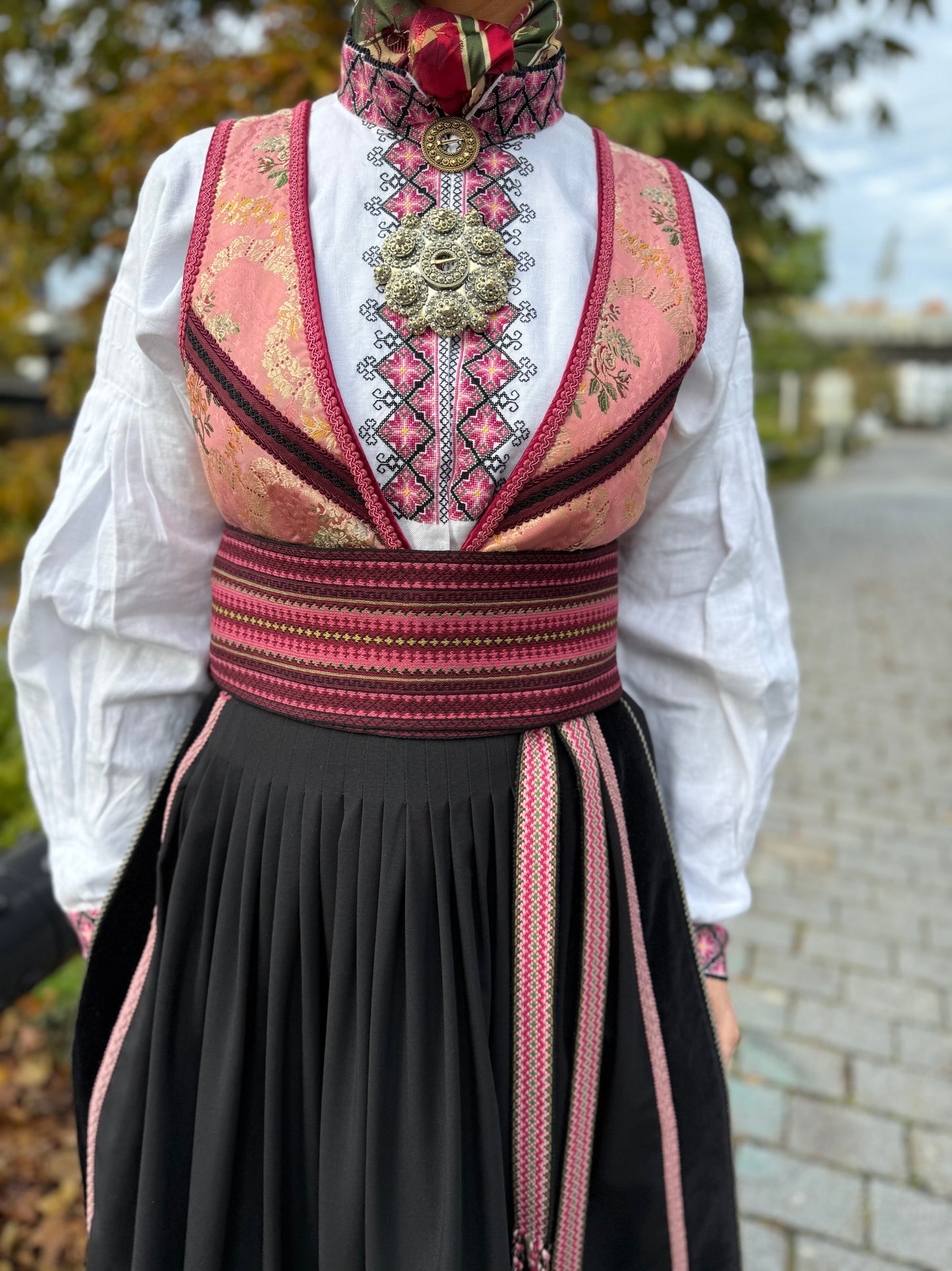 Bunadskjorte/ linskjorte til beltestakk rosa