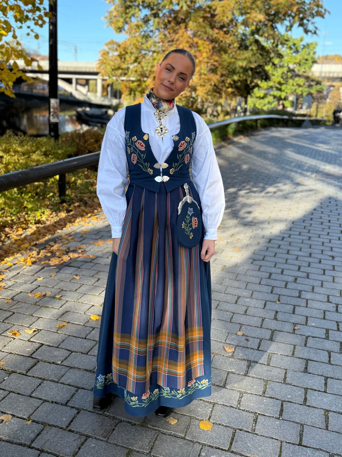 Nordlandsbunad blå