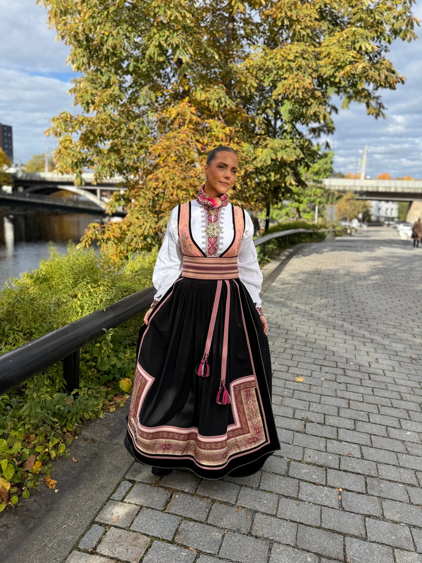 Bunadskjorte/ linskjorte til beltestakk rosa/grønn