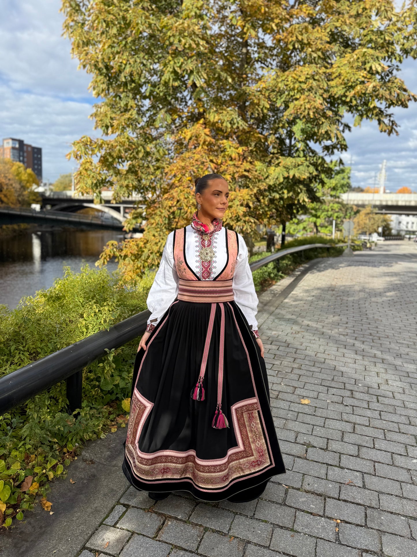 Bunadskjorte/ linskjorte til beltestakk rosa/grønn