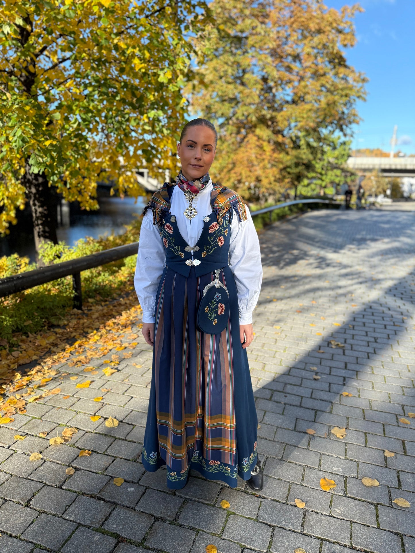 Nordlandsbunad blå
