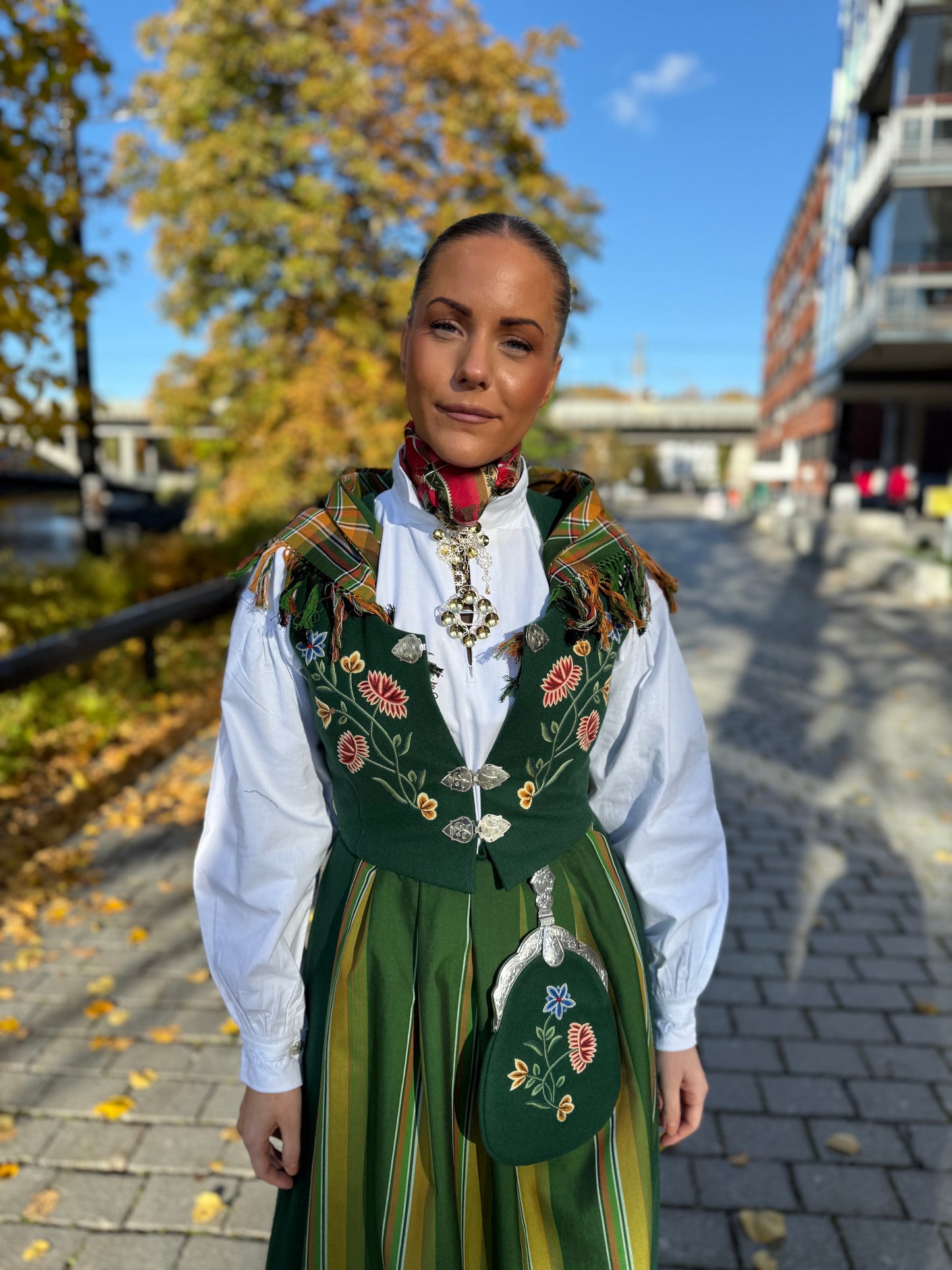 Nordlandsbunad grønn