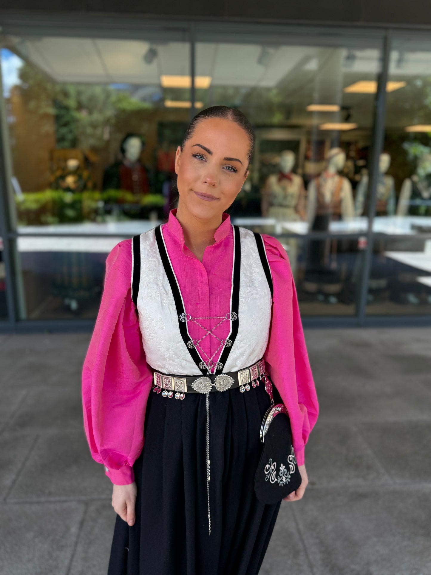 Bunadskjorte i 100% thaisilke rosa