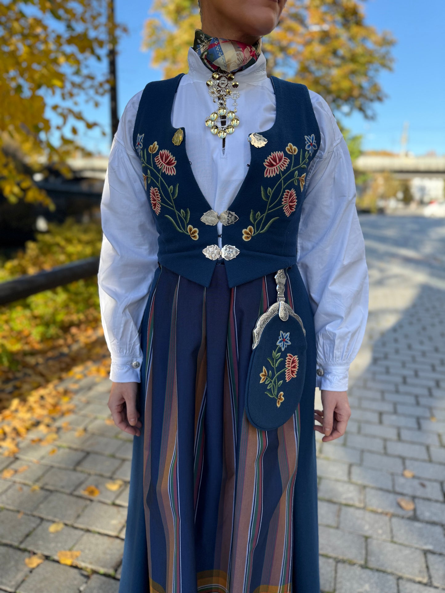 Nordlandsbunad blå