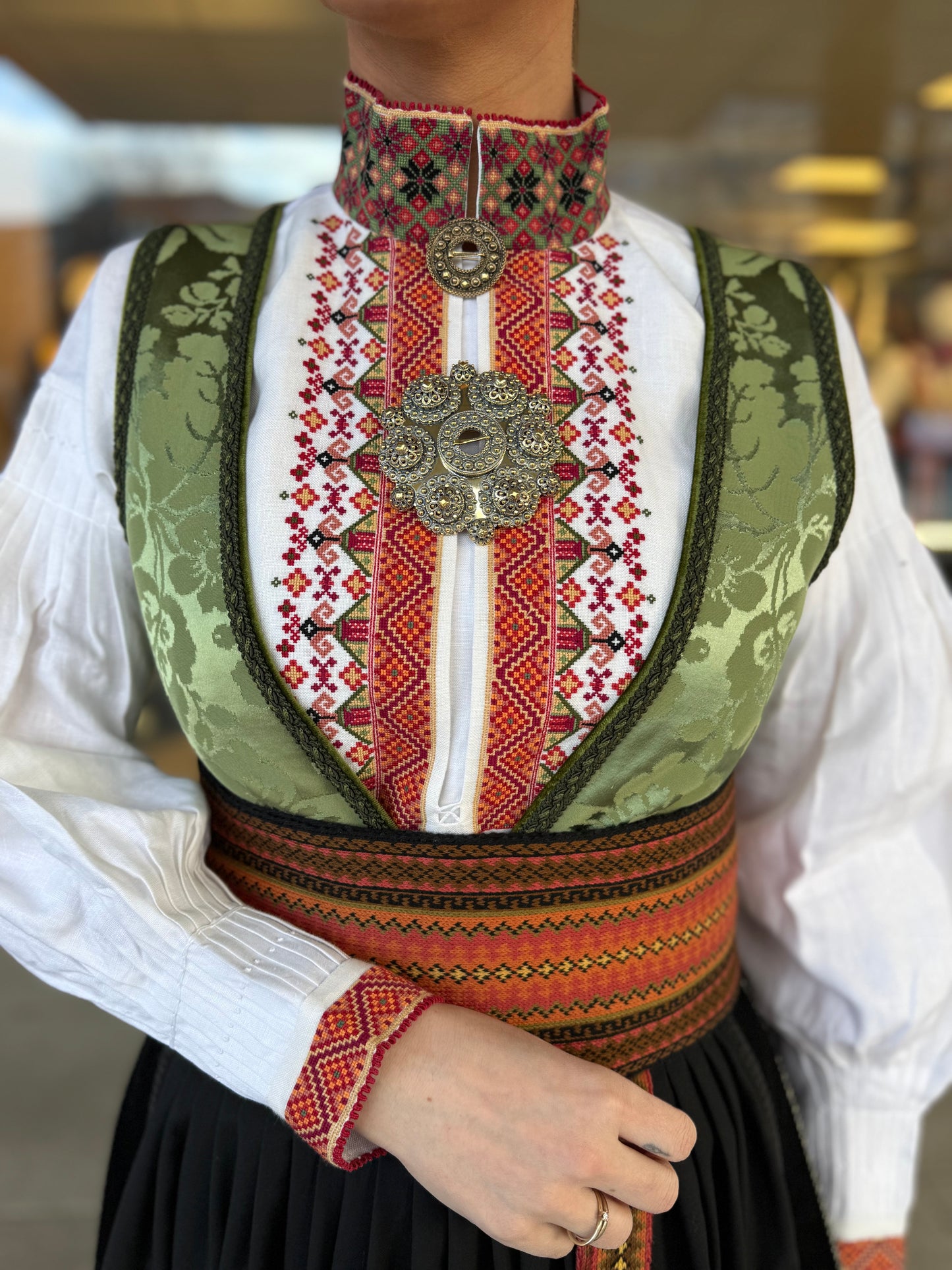 Bunadskjorte/ linskjorte til beltestakk jordfarger C