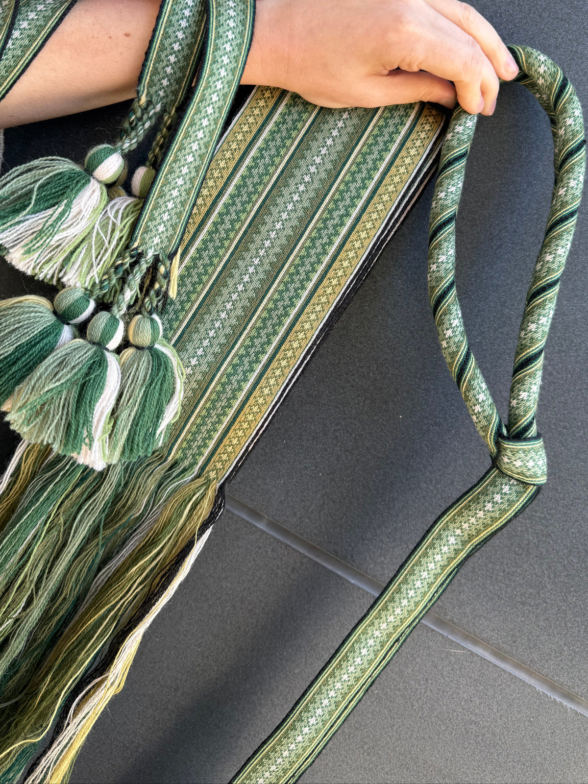 Beltestakk hårvippe, belte og forklebånd grønn