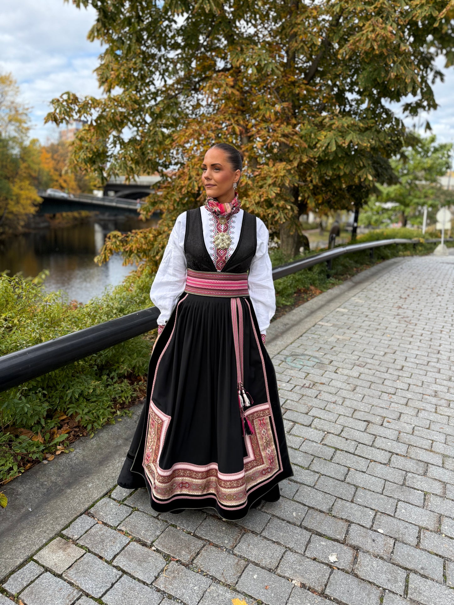Bunadskjorte/ linskjorte til beltestakk rosa/grønn