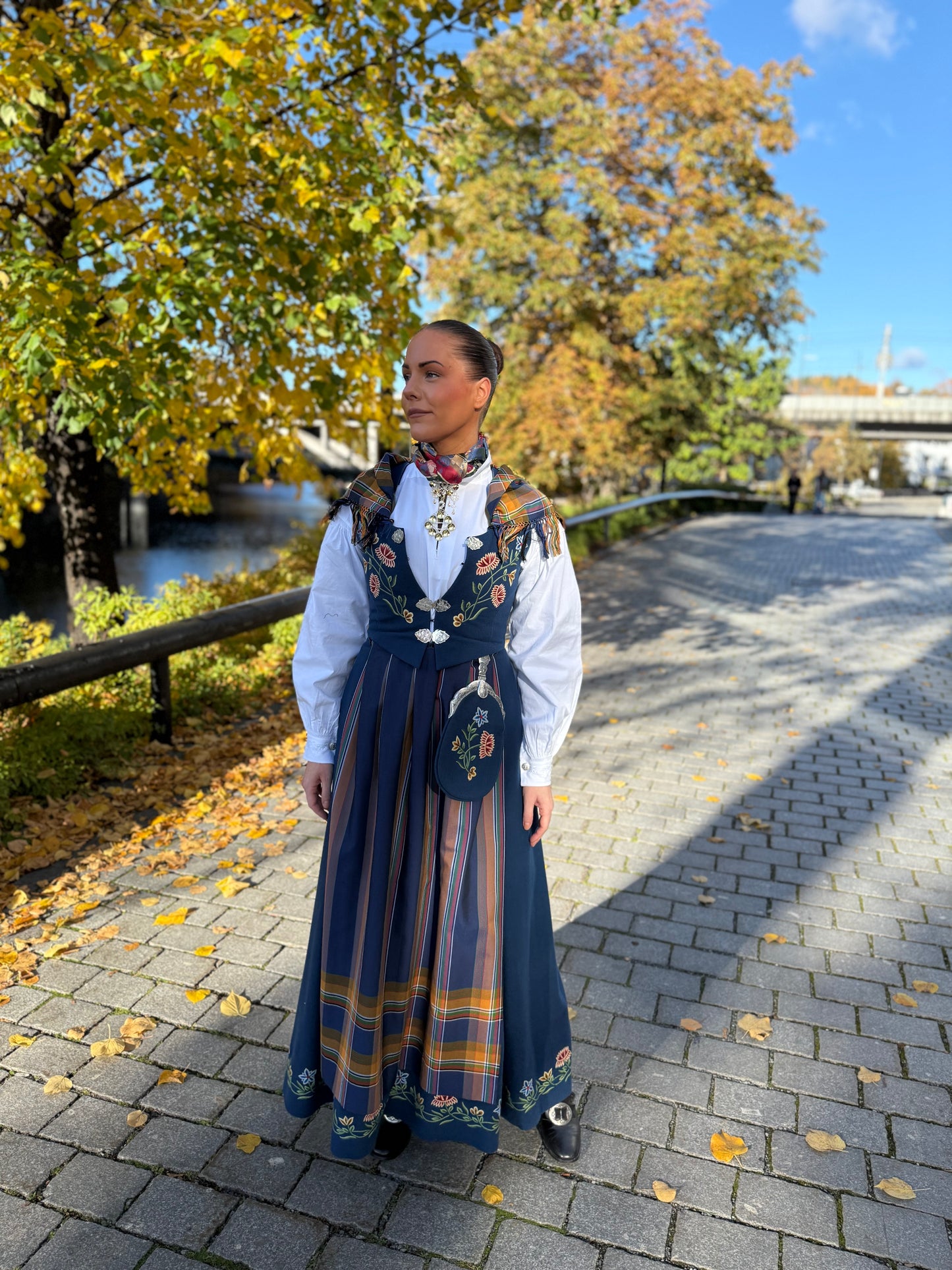 Nordlandsbunad blå