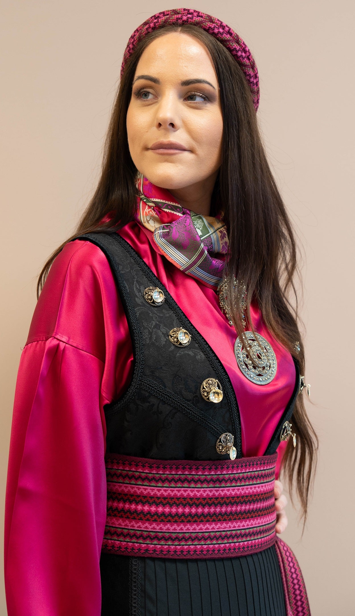 Bunadskjorte i 100% silke hot pink