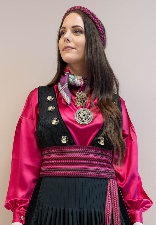 Bunadskjorte i 100% silke hot pink