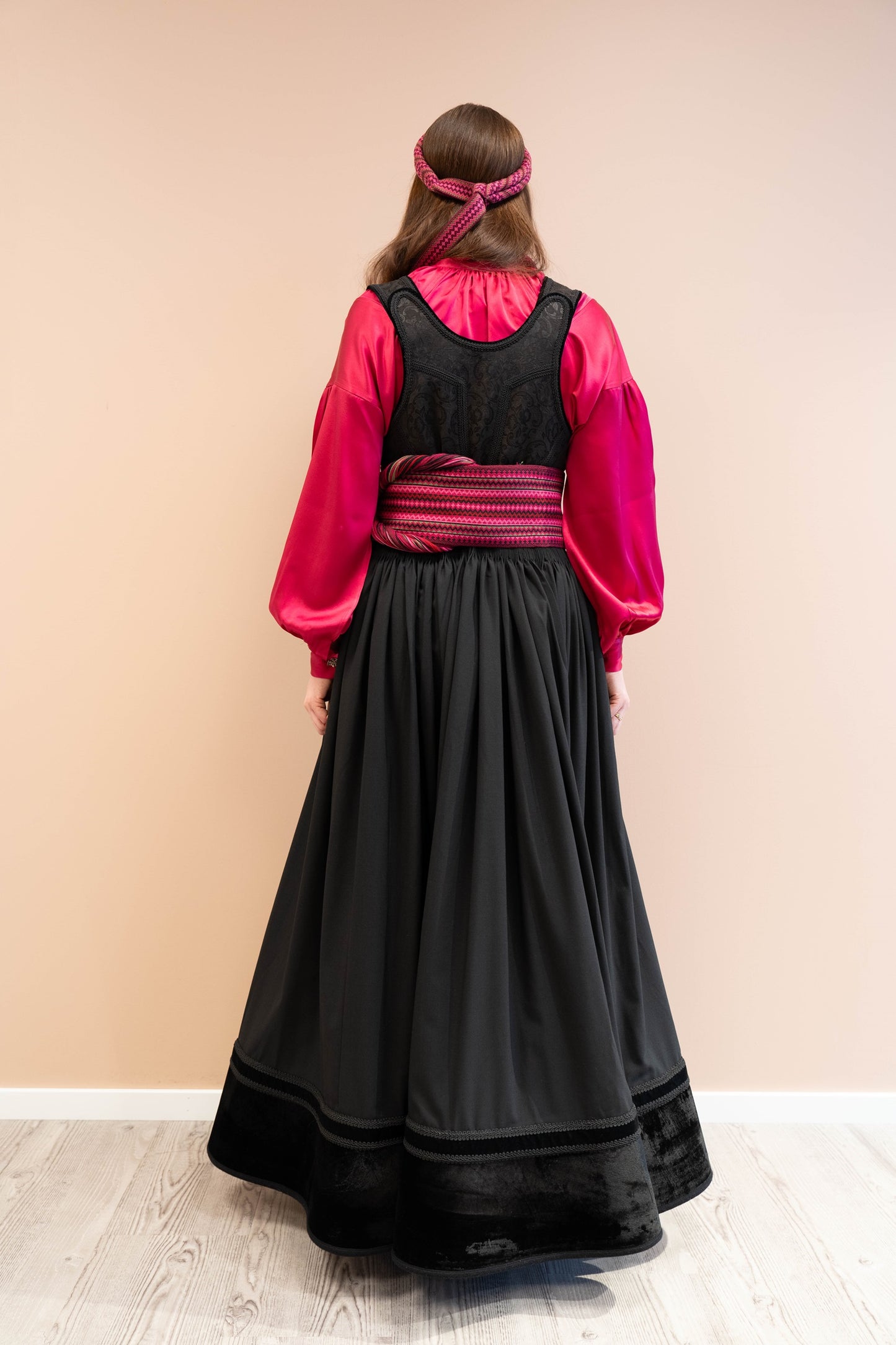 Bunadskjorte i 100% silke hot pink