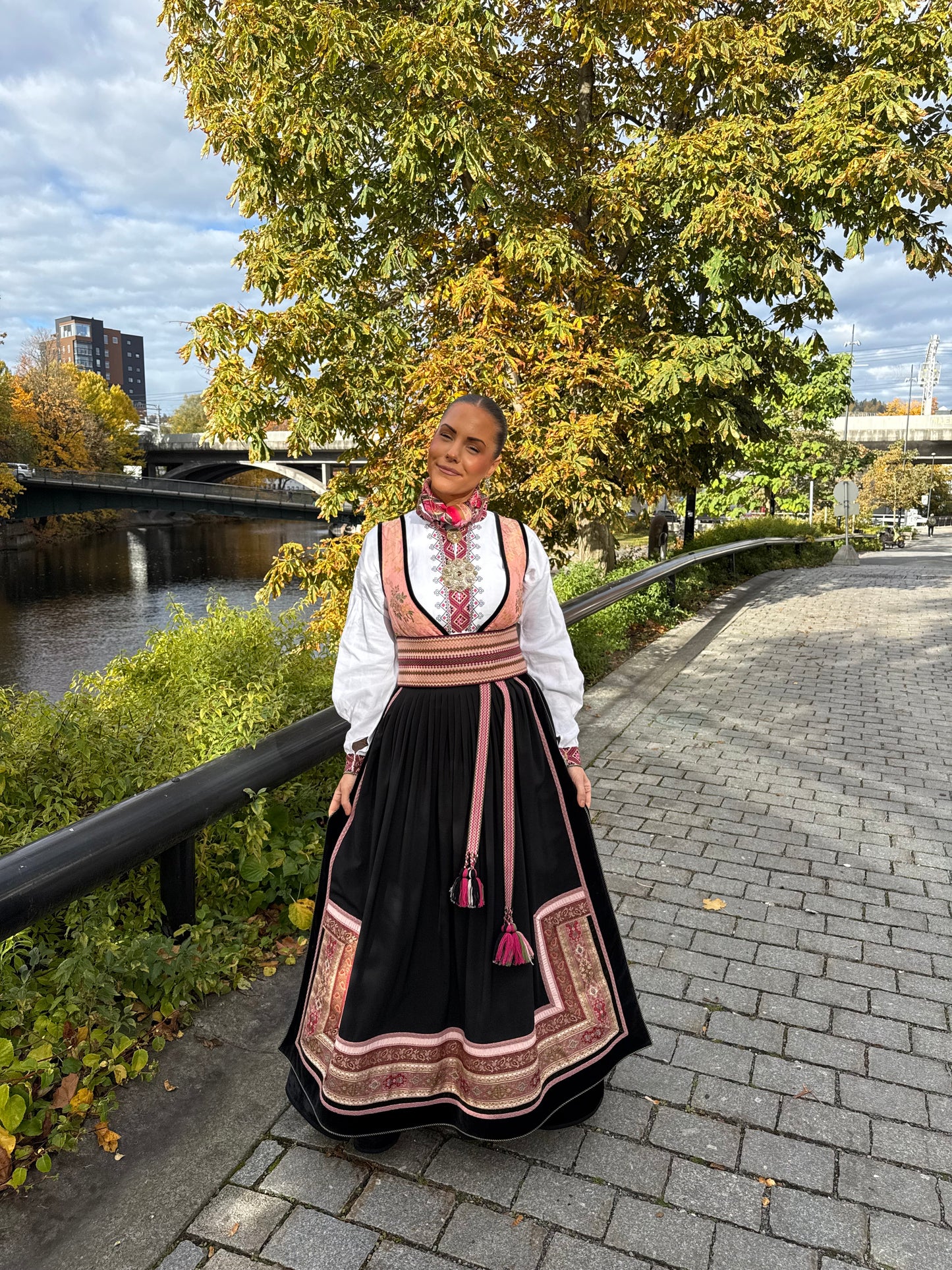 Bunadskjorte/ linskjorte til beltestakk rosa/grønn