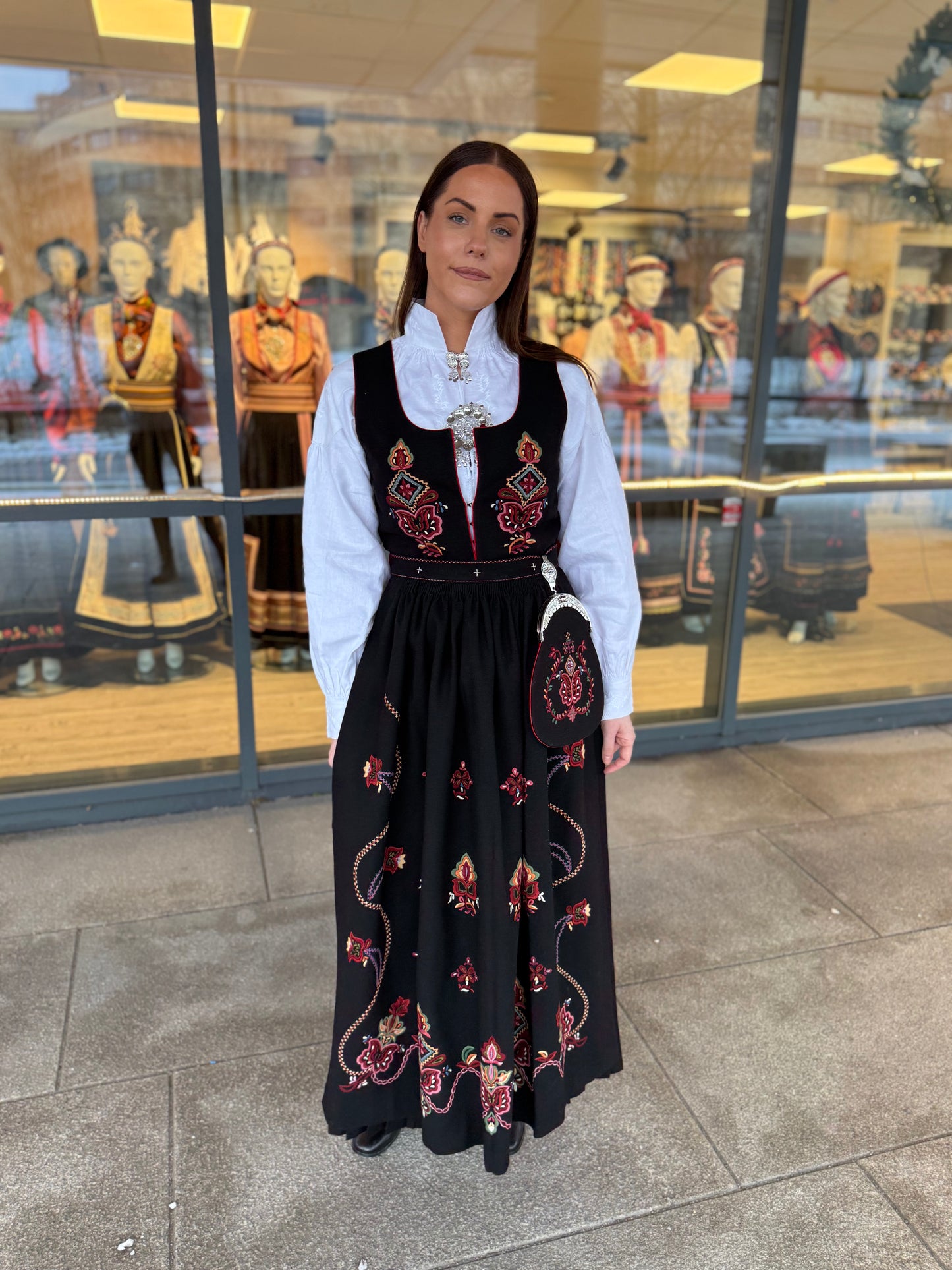 Bunadsveske Sunnmøre svart