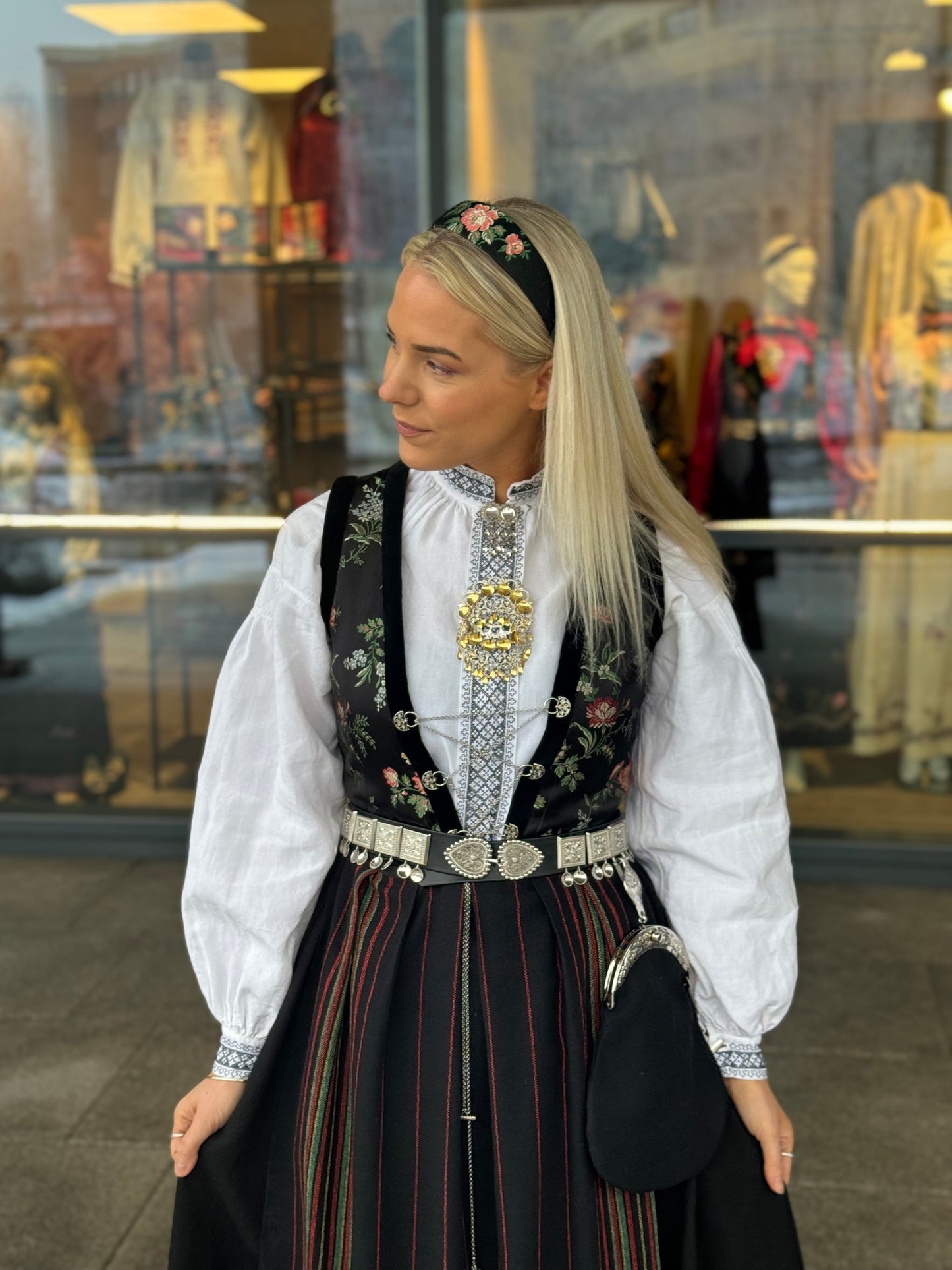 Bunadshårbøyle Sognebunad damask
