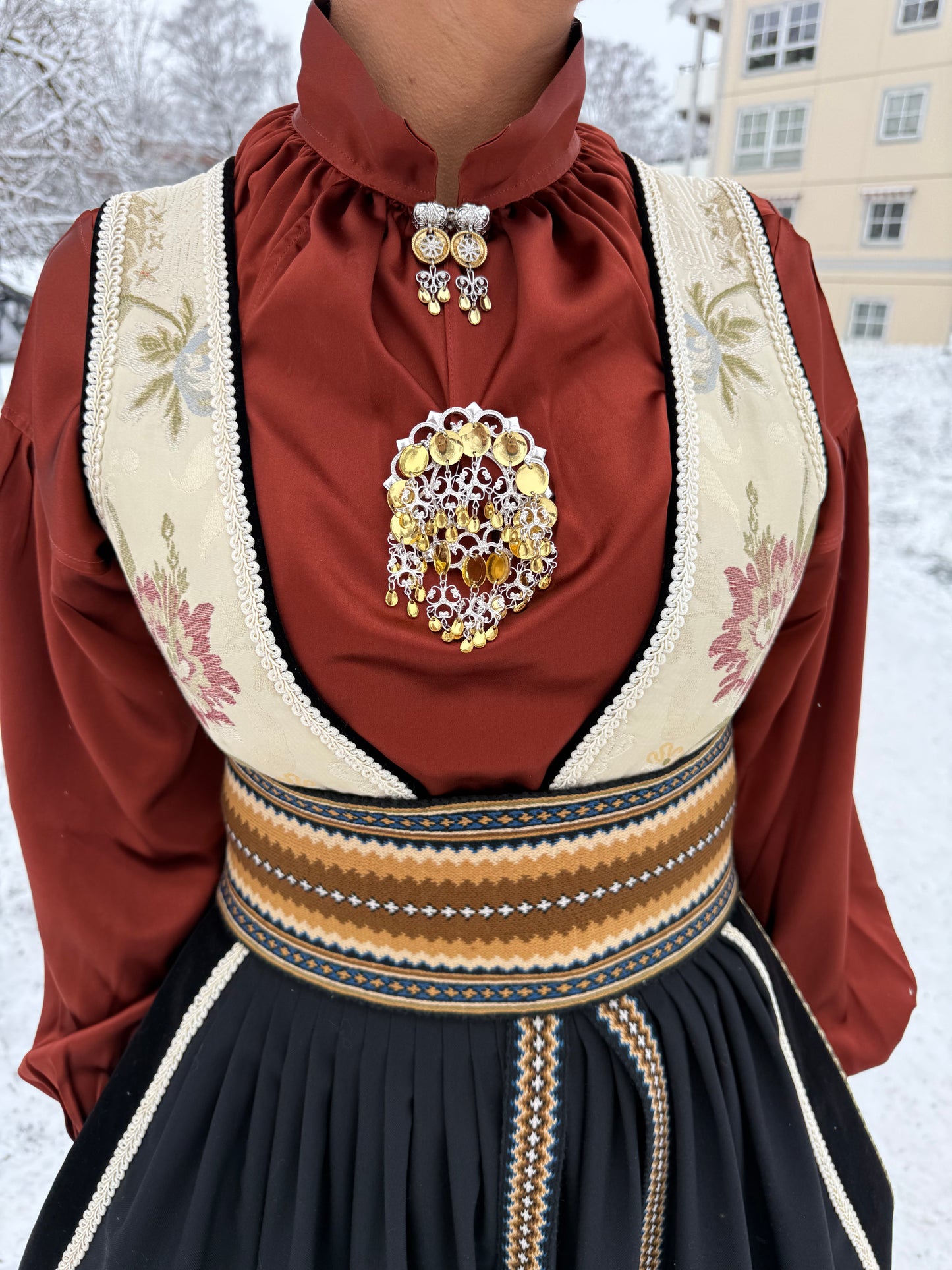 Bunadskjorte i 100% silke rust