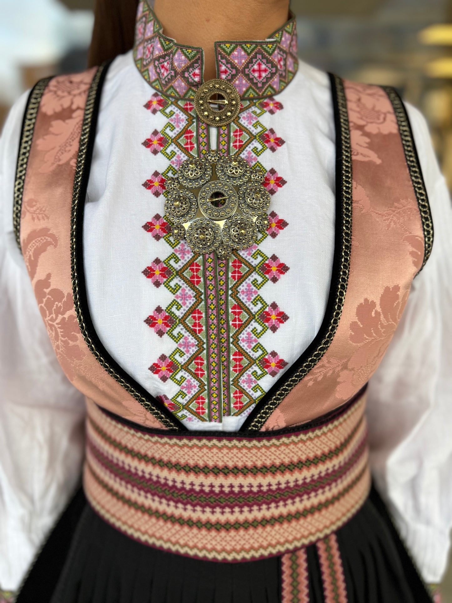 Bunadskjorte/ linskjorte til beltestakk rosa/grønn