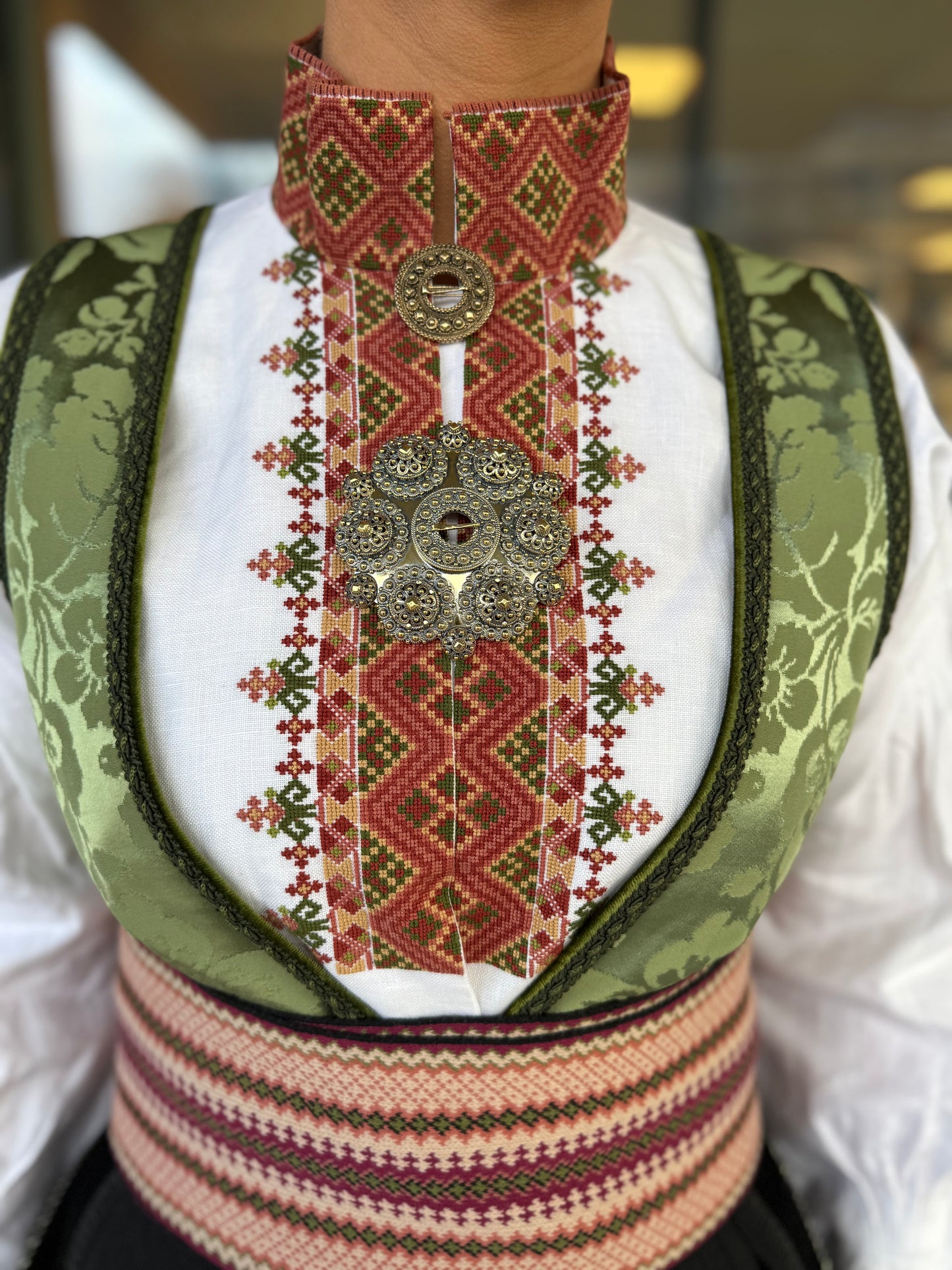 Bunadskjorte/ linskjorte til beltestakk jordfarger B