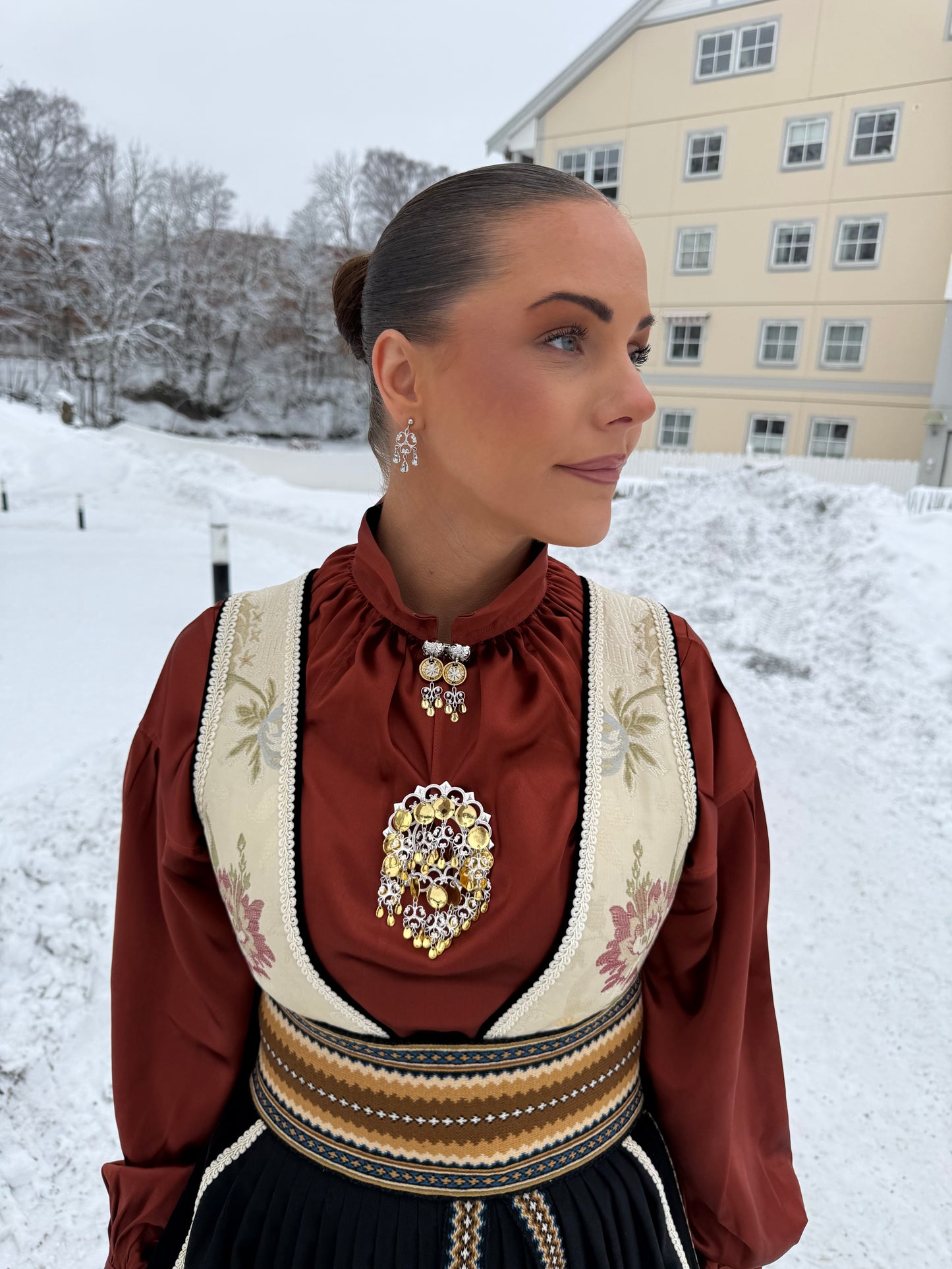 Bunadskjorte i 100% silke rust