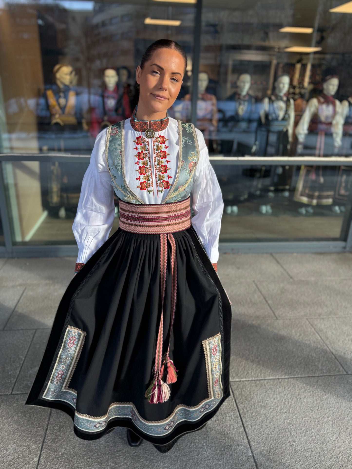 Bunadskjorte/ linskjorte til beltestakk sterk rød