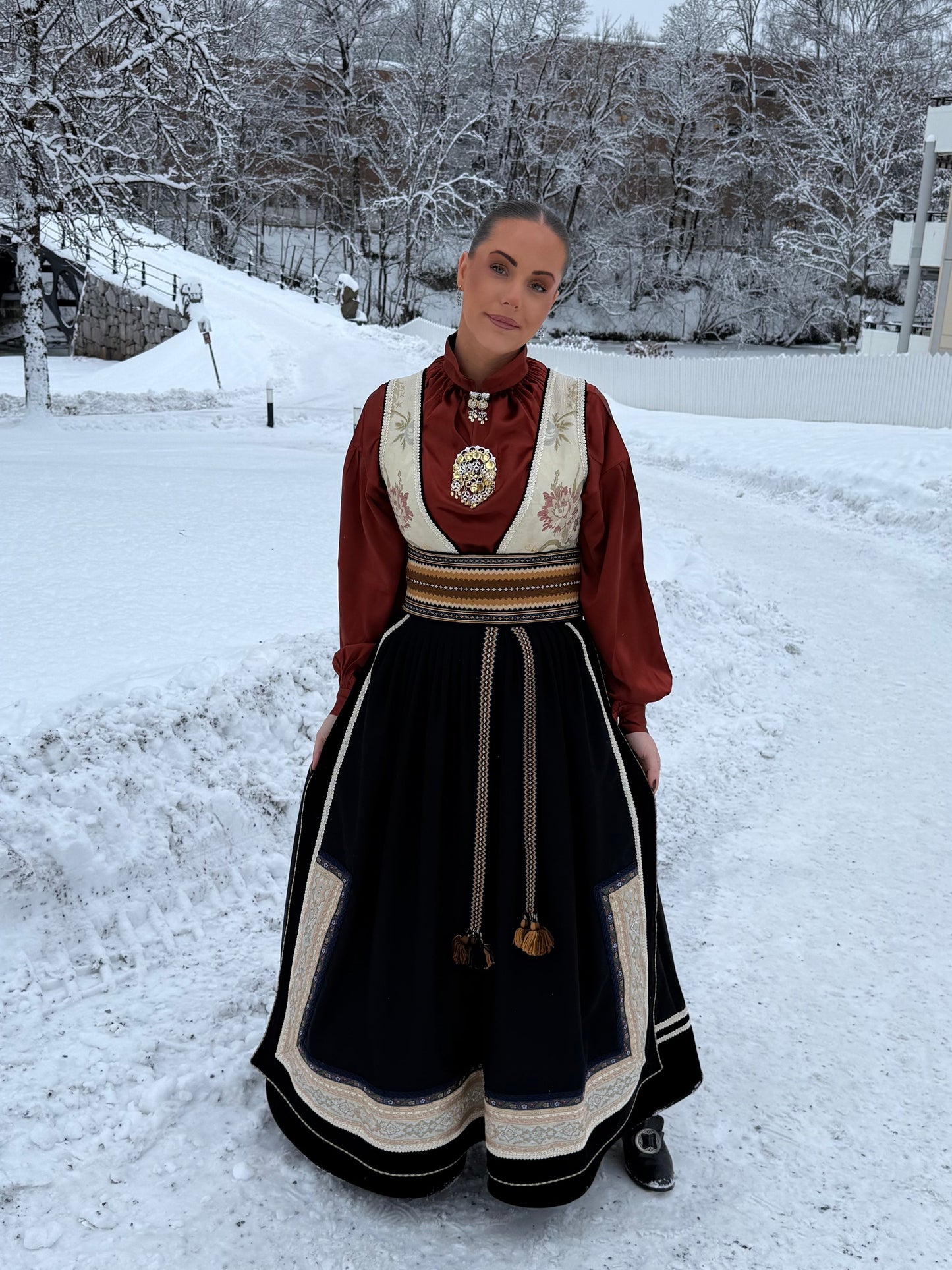 Bunadskjorte i 100% silke rust