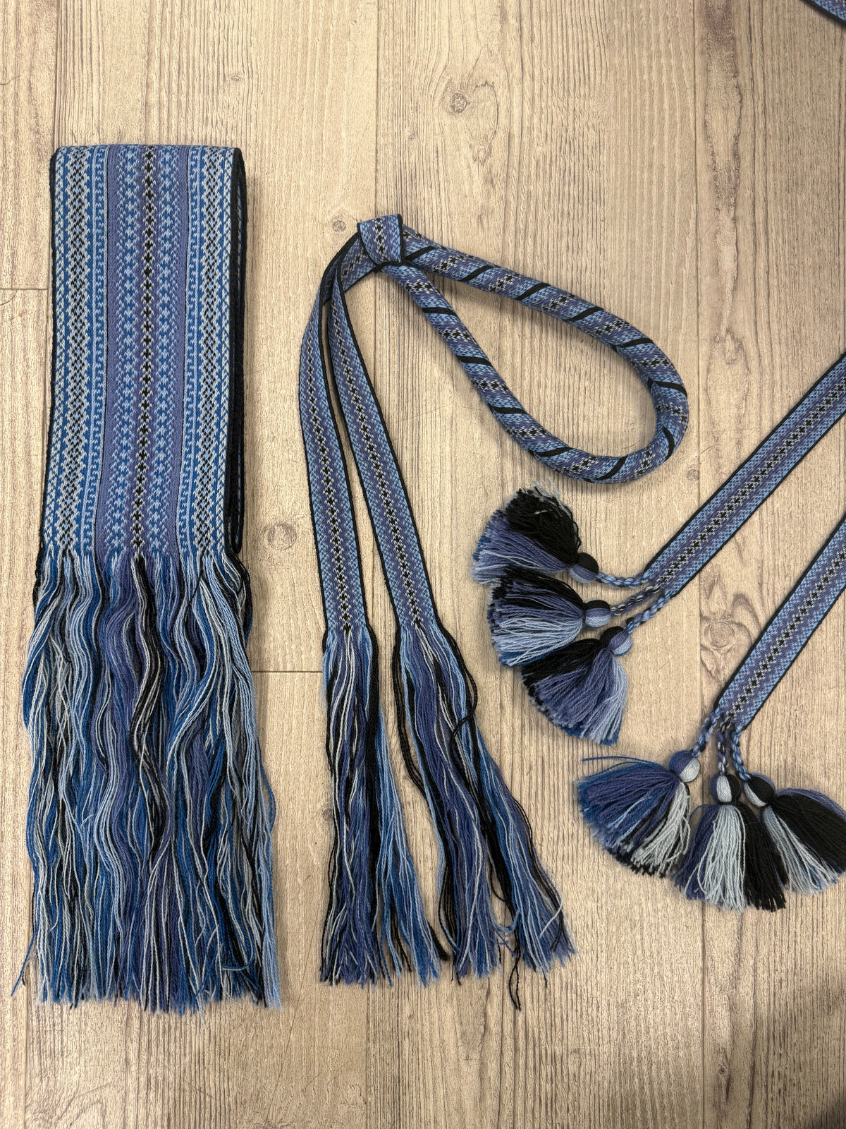 Beltestakk hårvippe, belte og forklebånd blå B10
