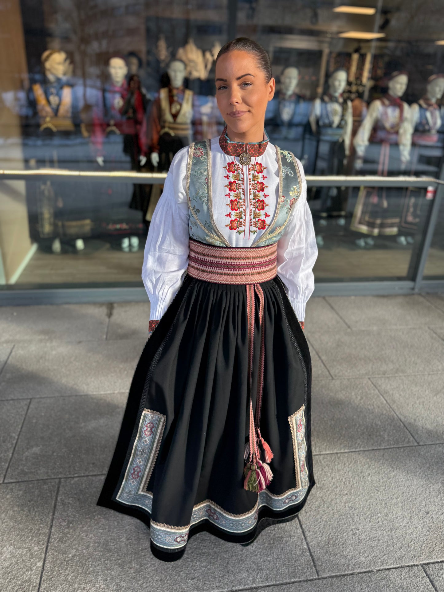 Bunadskjorte/ linskjorte til beltestakk sterk rød