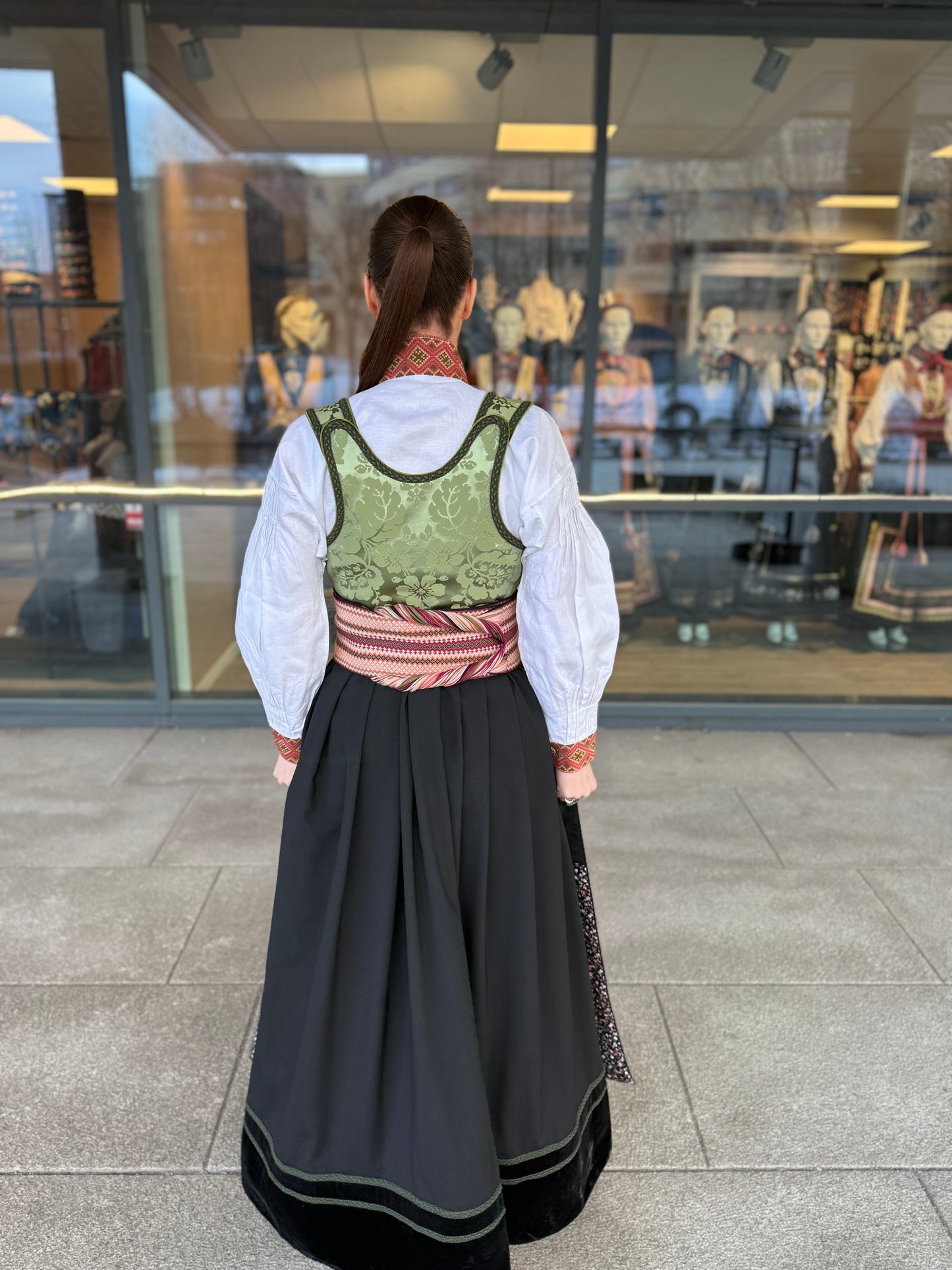 Bunadskjorte/ linskjorte til beltestakk jordfarger B