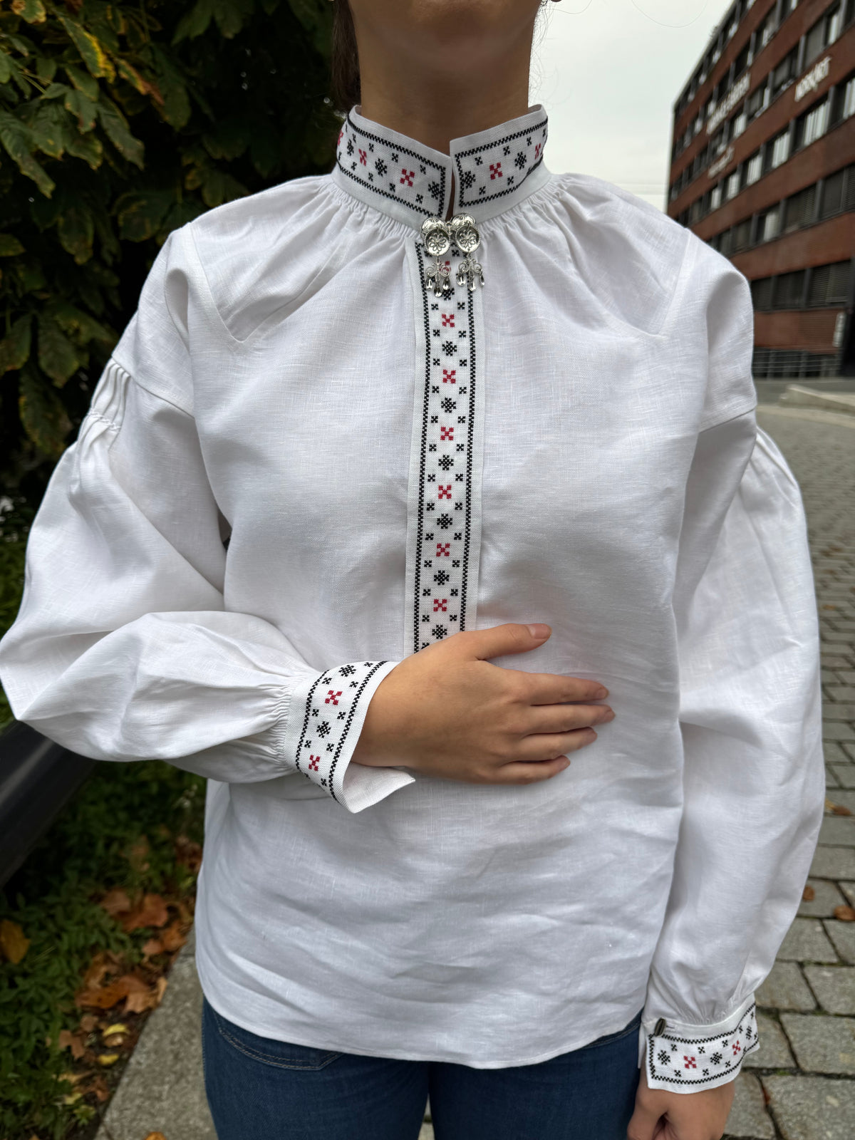 Bunadskjorte Nordfjord rød/svart