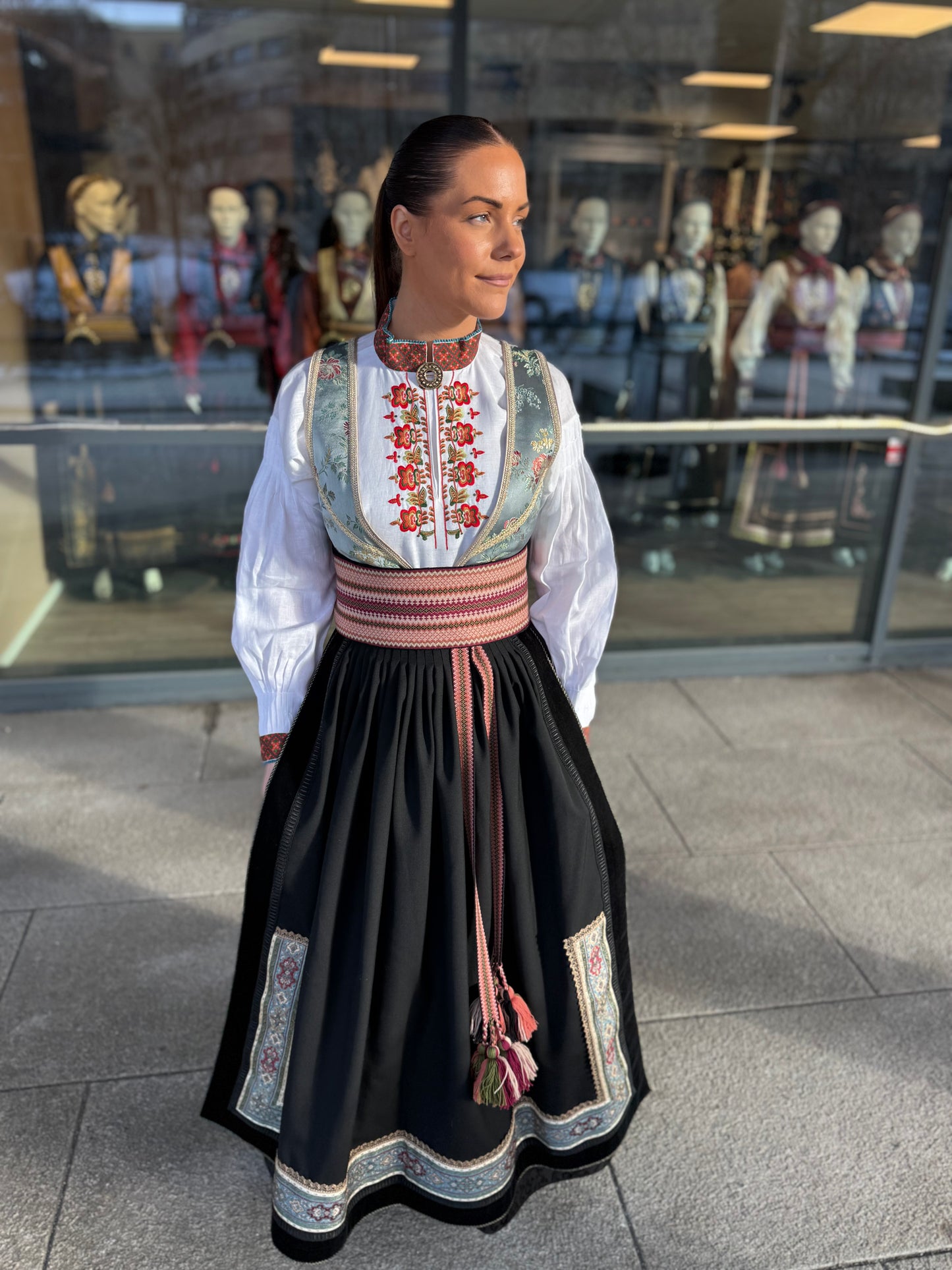 Bunadskjorte/ linskjorte til beltestakk sterk rød