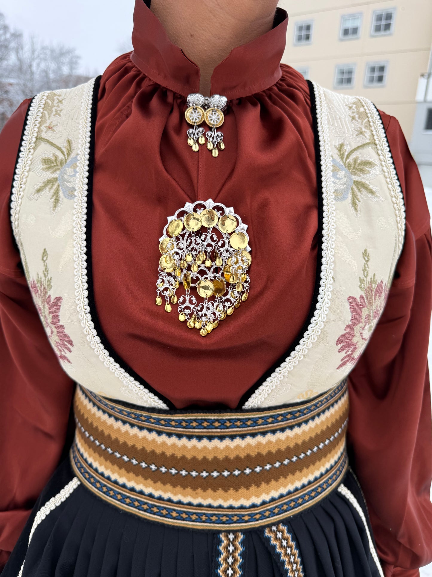 Bunadskjorte i 100% silke rust