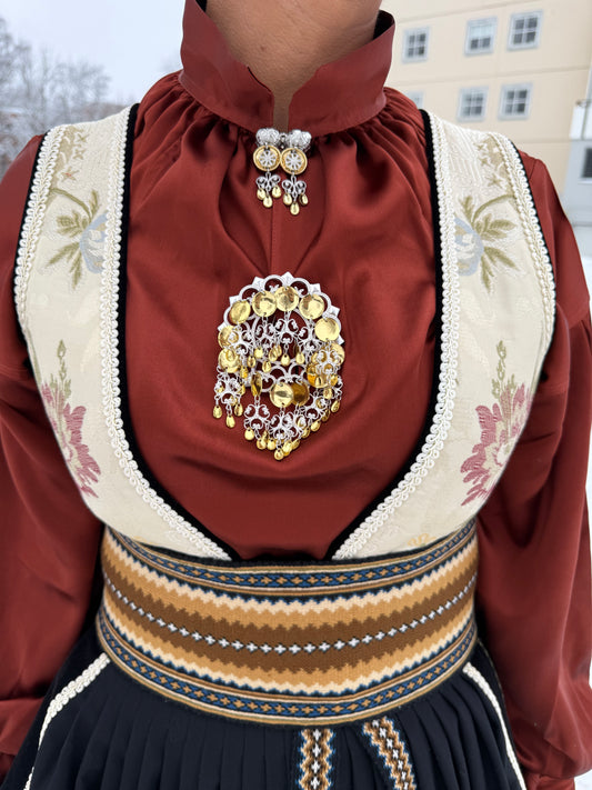 Bunadskjorte i 100% silke rust