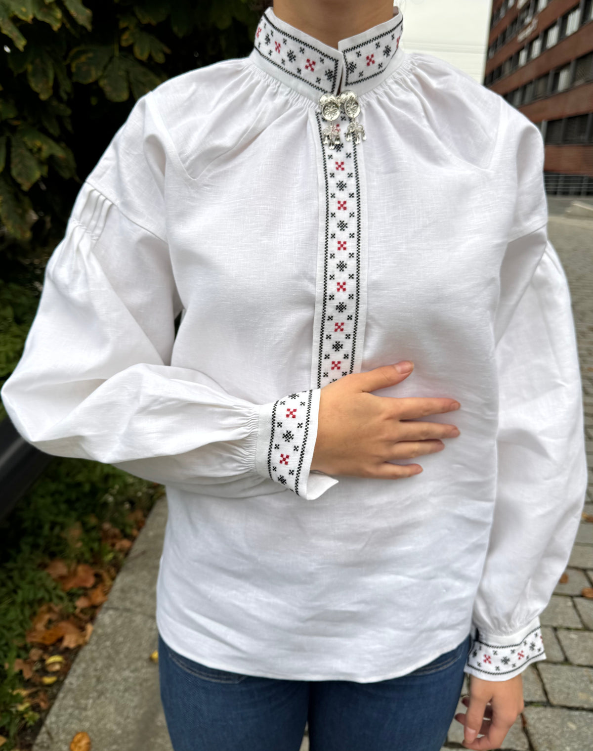 Bunadskjorte Nordfjord rød/svart