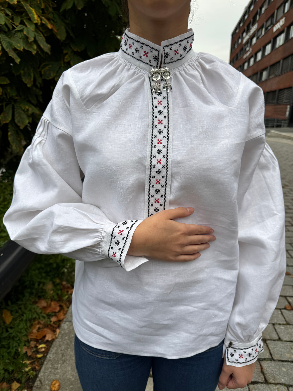 Bunadskjorte Nordfjord rød/svart