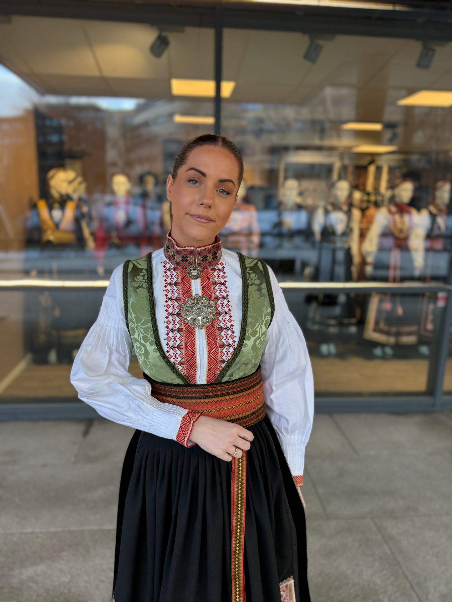 Bunadskjorte/ linskjorte til beltestakk jordfarger C