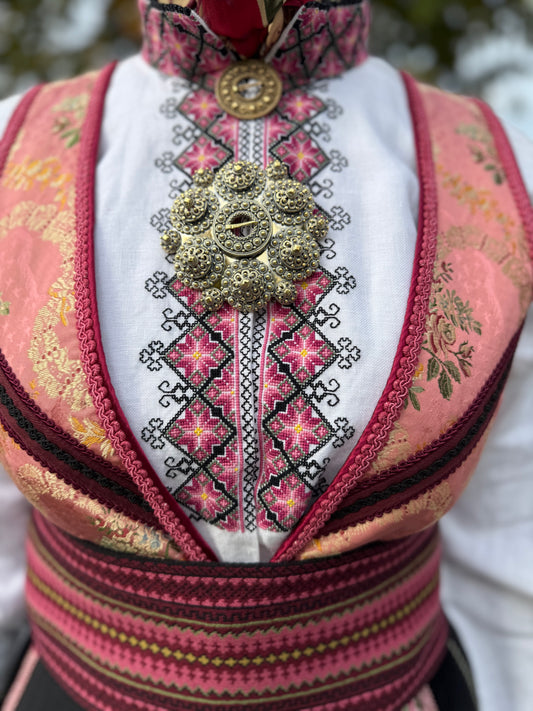 Bunadskjorte/ linskjorte til beltestakk rosa