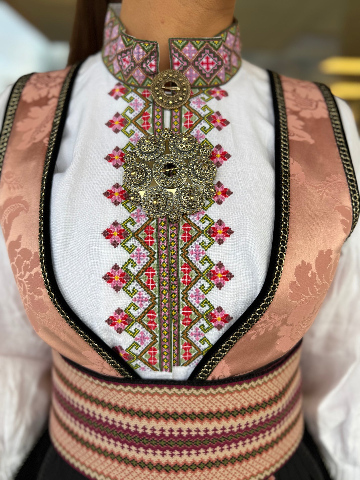 Bunadskjorte/ linskjorte til beltestakk rosa/grønn