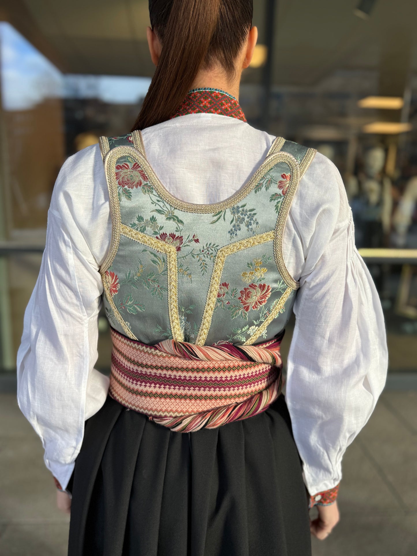 Bunadskjorte/ linskjorte til beltestakk sterk rød