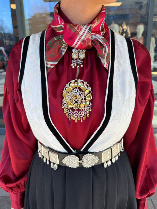 Bunadskjorte i 100% silke mørk rød