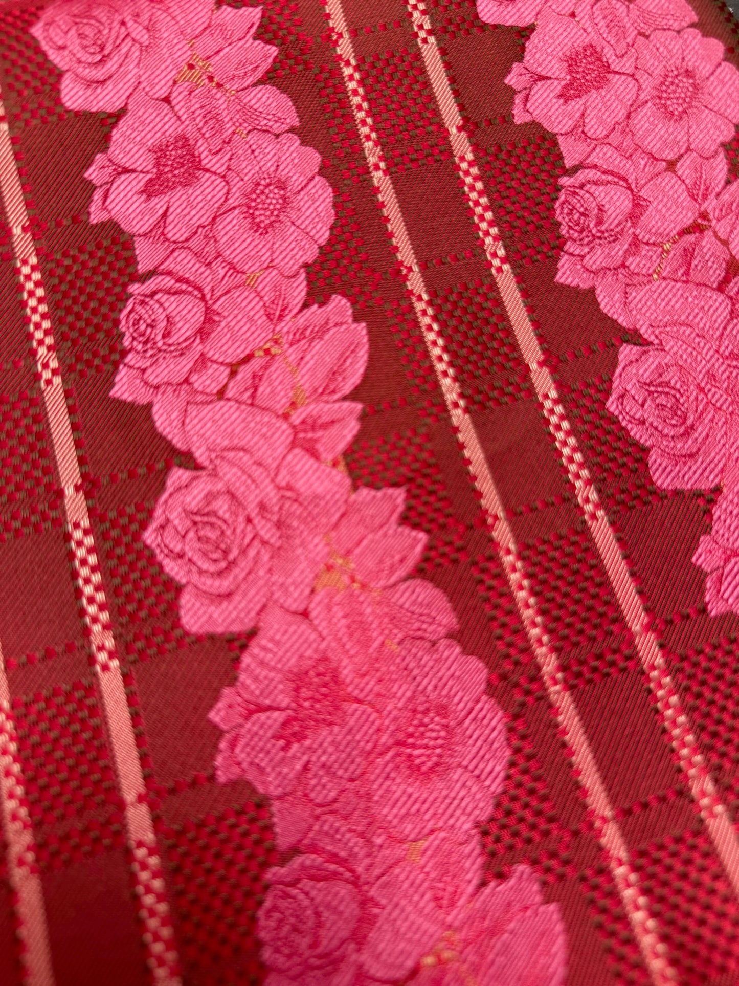 Silkeskjerf til festdrakter og bunader rosa