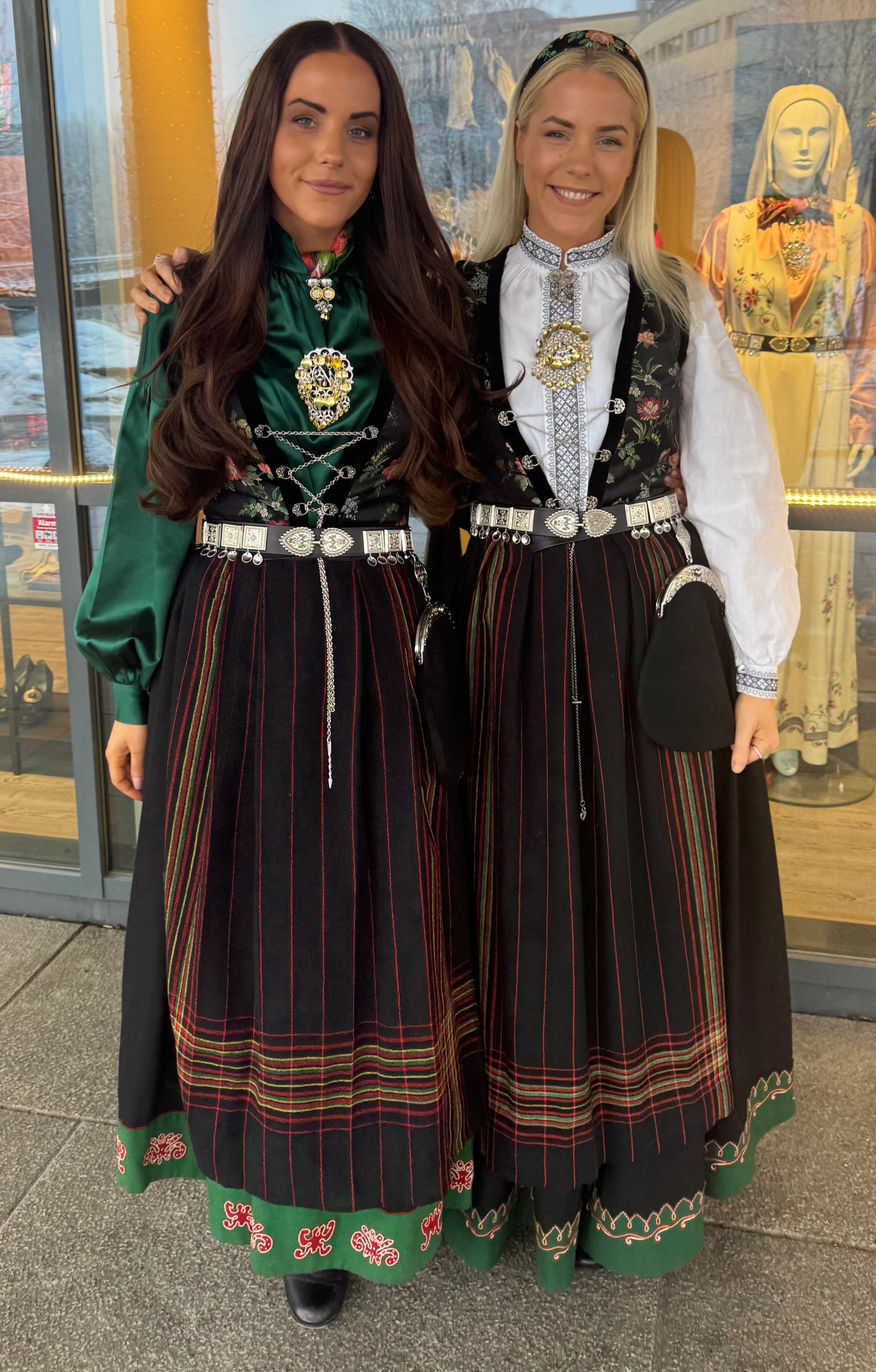 Bunadshårbøyle Sognebunad damask