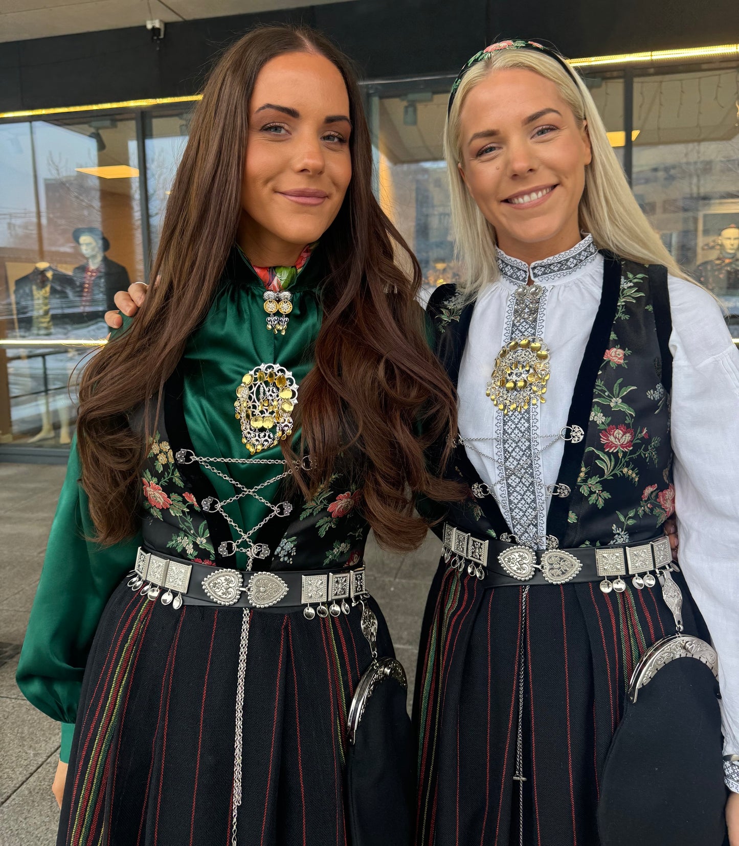 Bunadshårbøyle Sognebunad damask